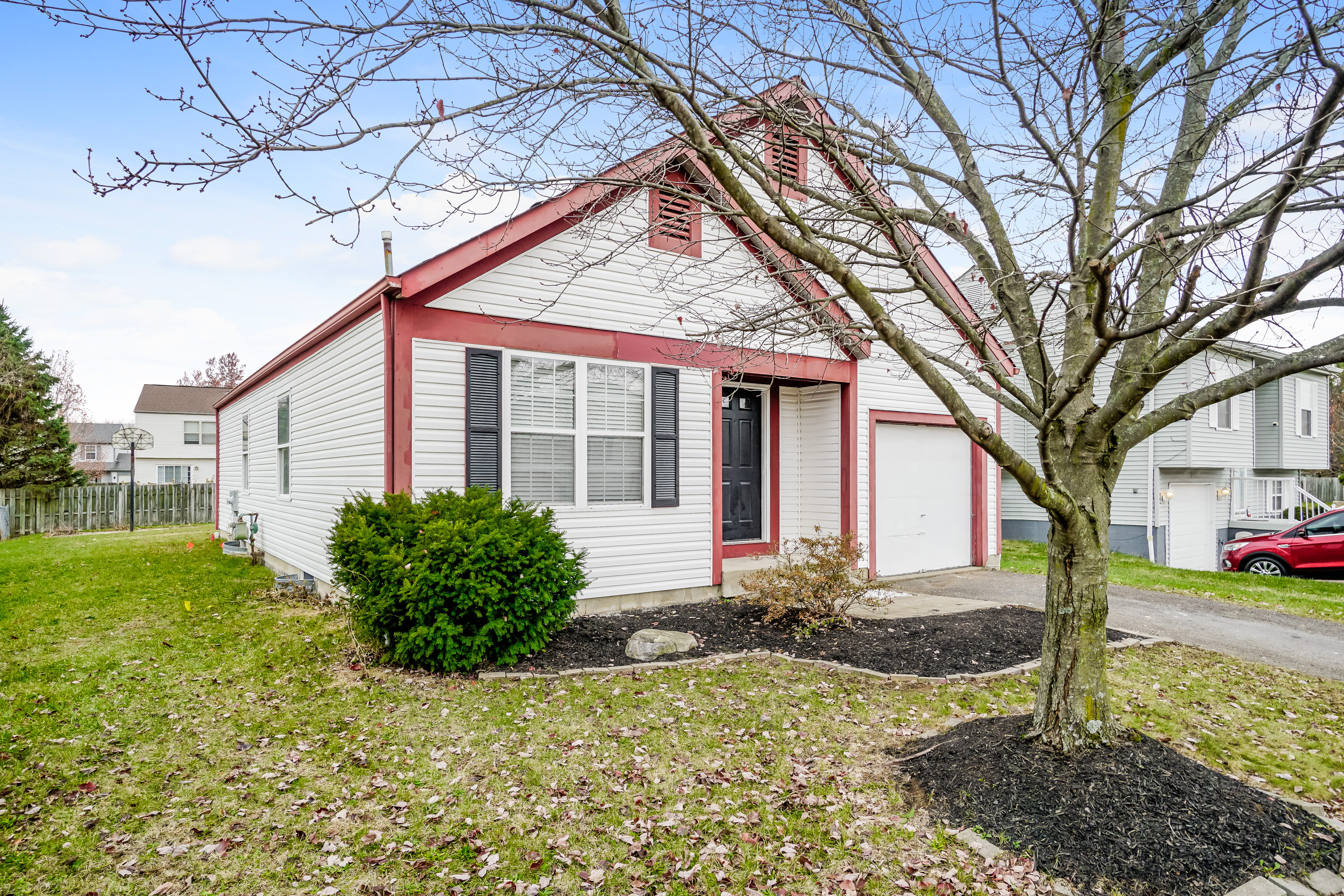 3291 Whitfield Dr Columbus, OH 43068